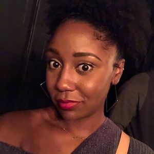 Meet your Posher, Angela